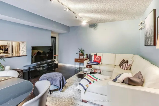 Additional image 3 of 71 Simcoe St Unit 1005