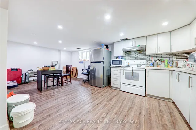 Additional image 9 of 12 Restever Gate