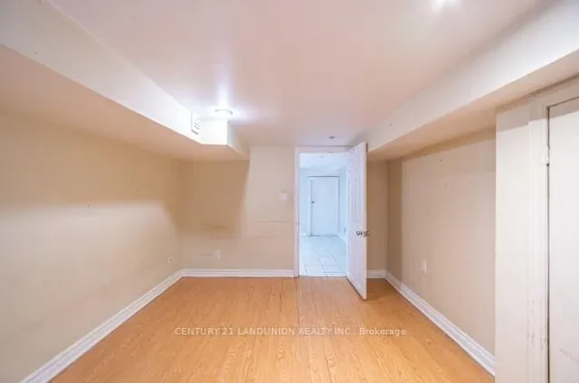 Additional image 26 of 2982 Bayview Ave