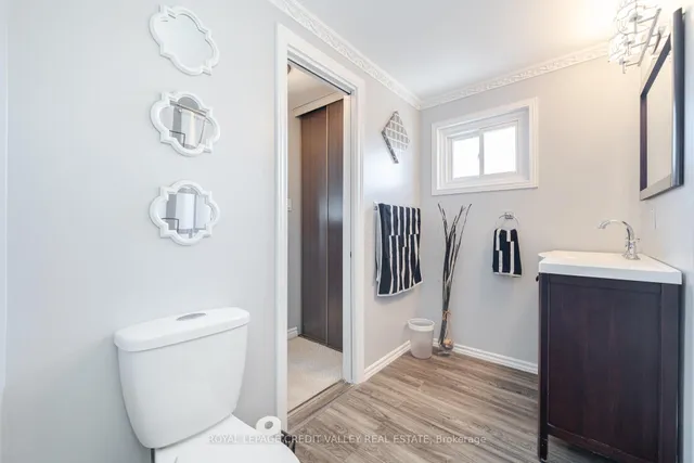 Additional image 35 of 54 Gondola Cres