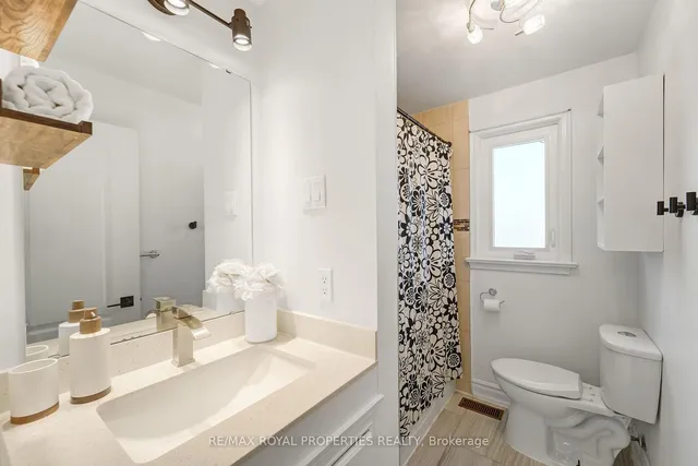 Additional image 30 of 22 Rupert St