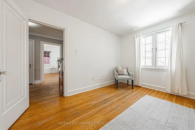 Additional image 24 of 34 Chedoke Ave