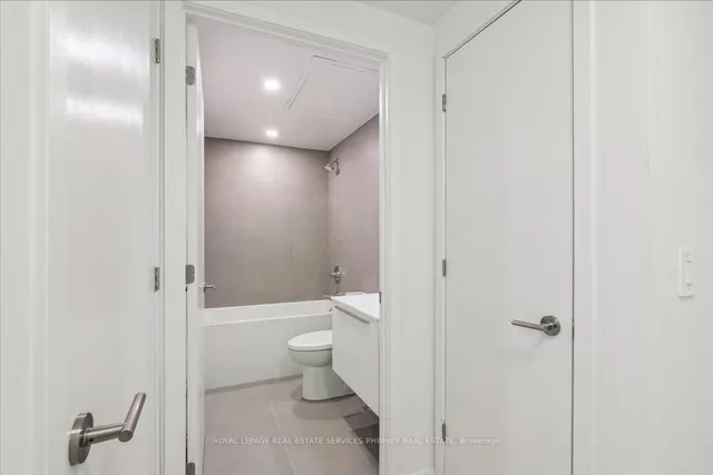 Additional image 8 of 2720 Dundas St Unit 515