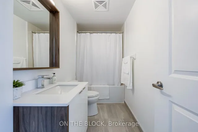 Additional image 32 of 543 Richmond St Unit 1006