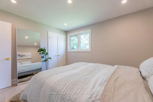 Additional image 25 of 1264 Landfair Cres