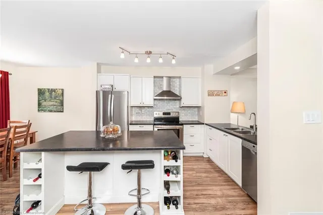 Additional image 21 of 26 Moss Blvd Unit 32