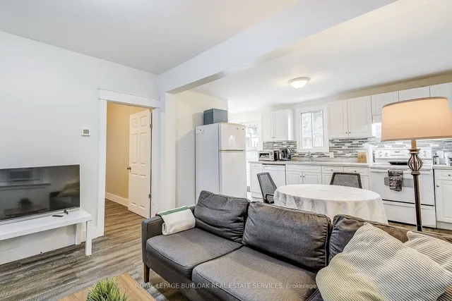 Additional image 8 of 185 Simcoe St