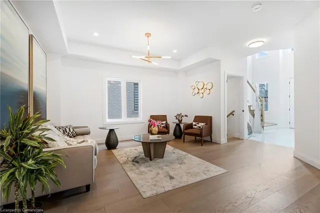 Additional image 8 of 37 Roselawn Ave