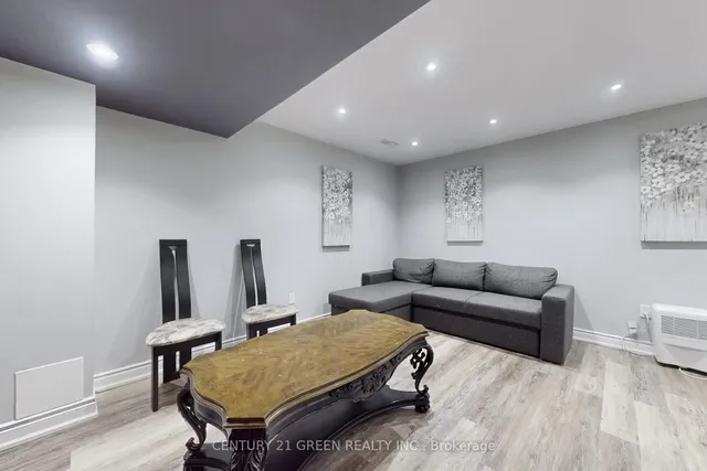 Additional image 35 of 125 Vanhorne Clse