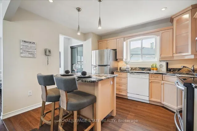 Additional image 15 of 43 Yorkdale Cres