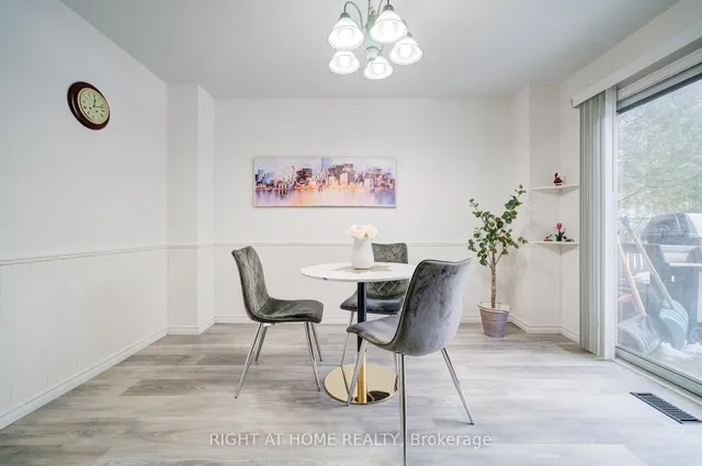 Additional image 19 of 134 Dumfries Ave