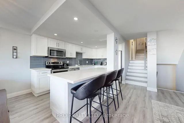 Additional image 3 of 11 Wincott Dr Unit 1111