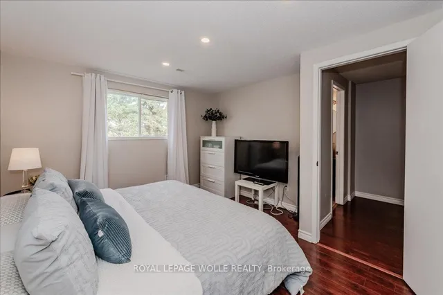 Additional image 17 of 10 Caprice Crt