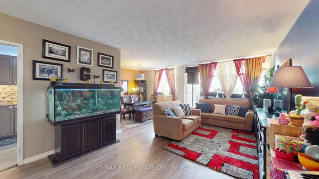 Additional image 4 of 2245 Eglinton Ave Unit 807