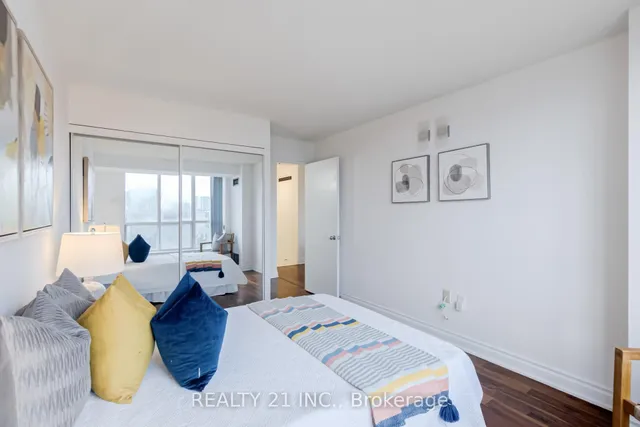 Additional image 29 of 21 Overlea Blvd Unit 511