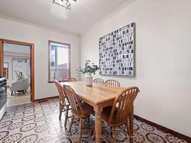 Additional image 11 of 696 Crawford St