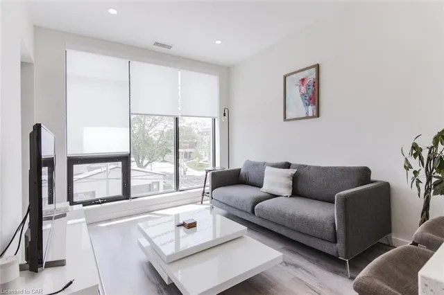 Additional image 5 of 690 KING St Unit 302