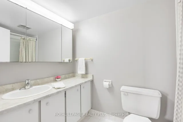 Additional image 19 of 3650 Kaneff Cres Unit 1002