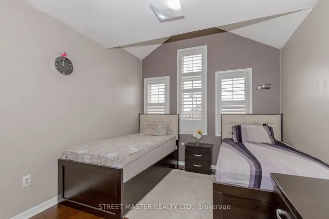 Additional image 34 of 72 Newington Cres