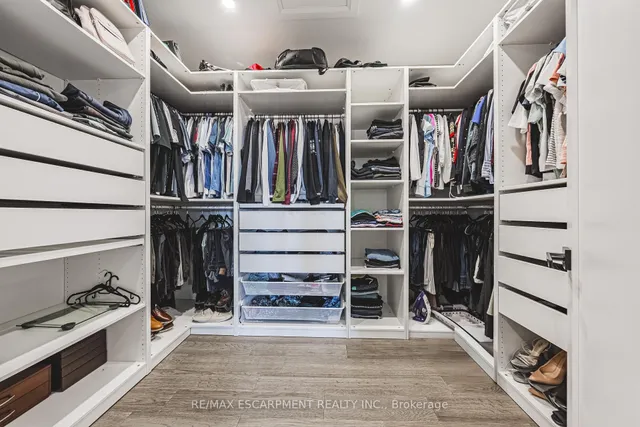 Additional image 3 of 8378 Chippewa Rd