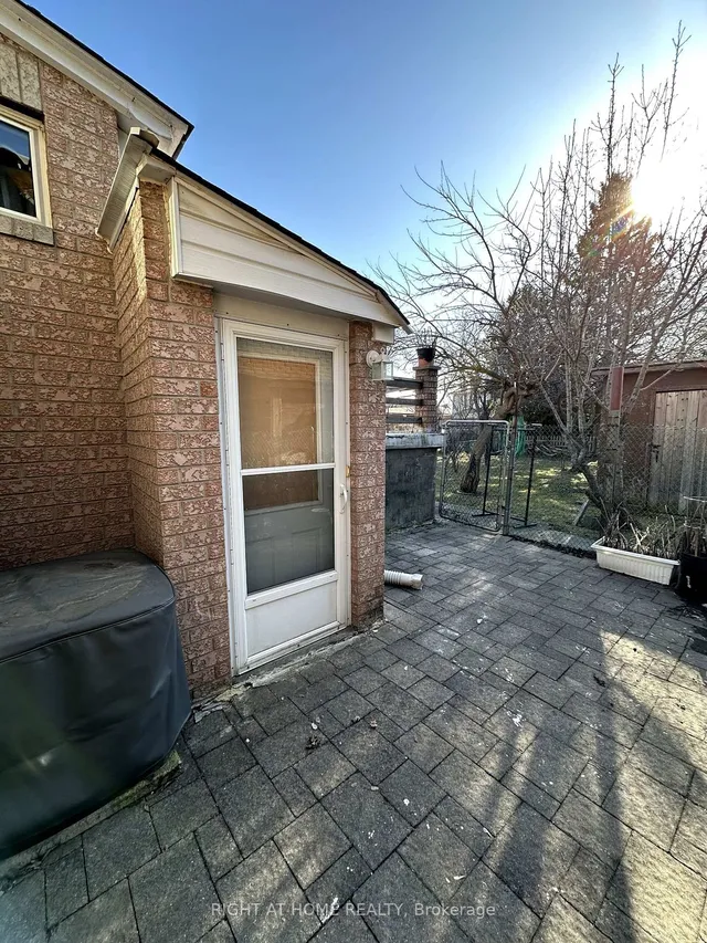 Additional image 7 of 28 Huntington Ave