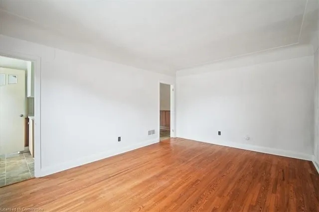 Additional image 12 of 34 Reid Ave