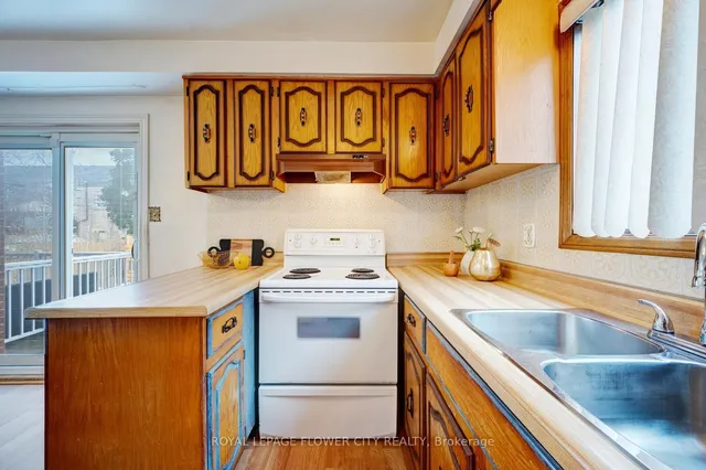 Additional image 13 of 154 Sheldon Ave Unit A