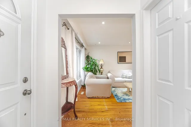 Additional image 6 of 6858 Darcel Ave