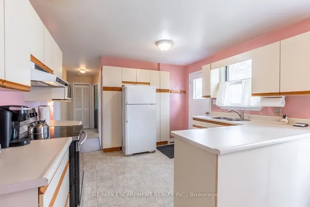 Additional image 10 of 279 Parkside Dr