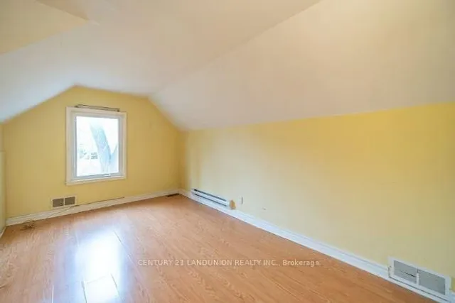 Additional image 20 of 2982 Bayview Ave