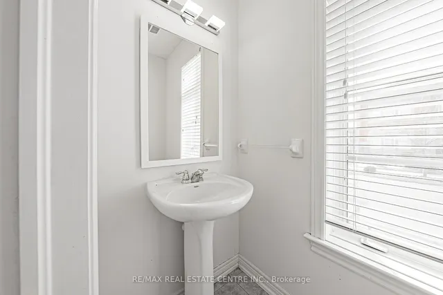 Additional image 19 of 107 Hazelton Ave