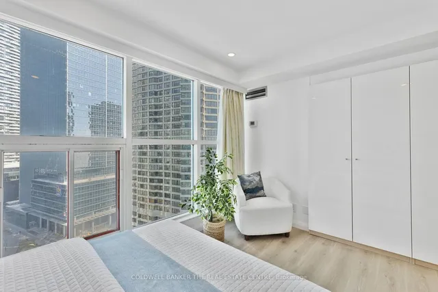 Additional image 19 of 99 Harbour Sq Unit 2002