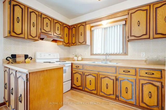 Additional image 11 of 154 Sheldon Ave Unit A