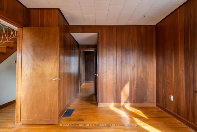 Additional image 18 of 147 LLOYMINN Ave