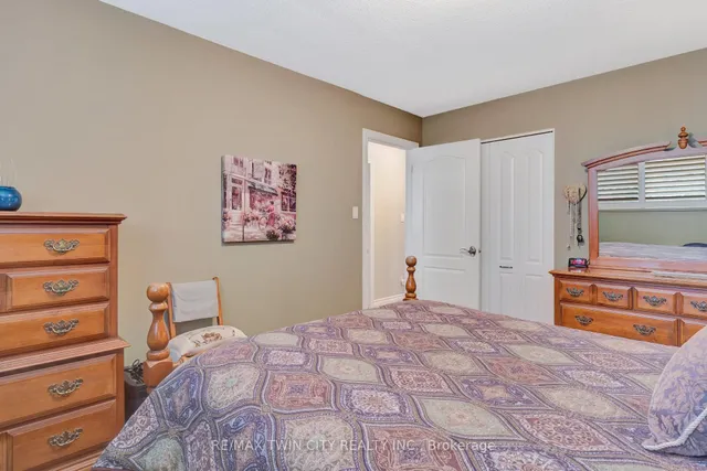 Additional image 20 of 158 Martinglen Cres