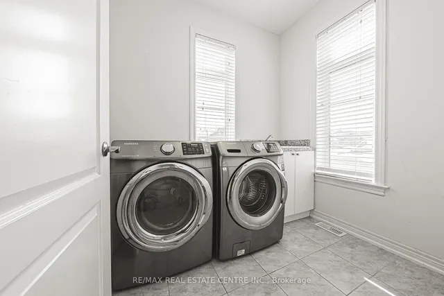 Additional image 18 of 107 Hazelton Ave