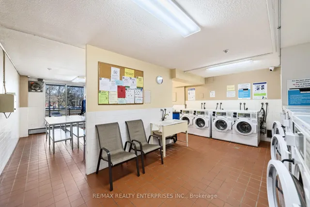 Additional image 32 of 975 WARWICK Crt Unit 1402