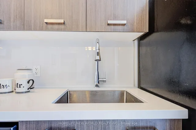 Additional image 16 of 832 Bay St Unit 2209