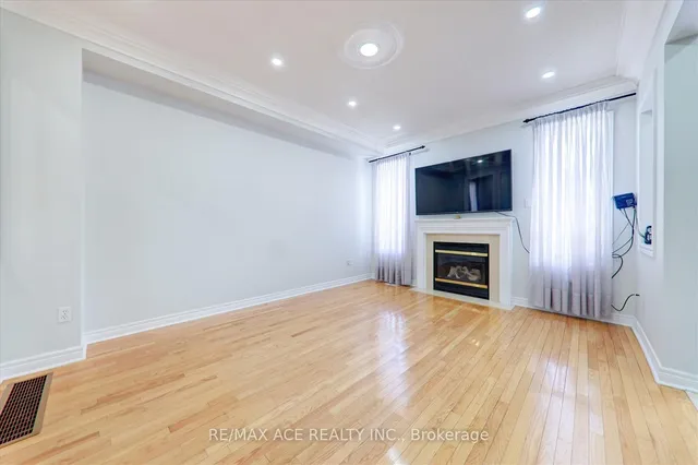 Additional image 11 of 27 Village Lake Cres