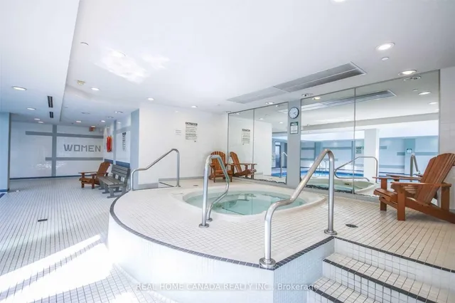 Additional image 13 of 18 Yonge St Unit 814