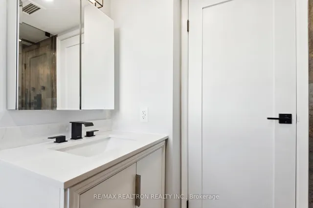 Additional image 40 of 18 Merton St Unit 906