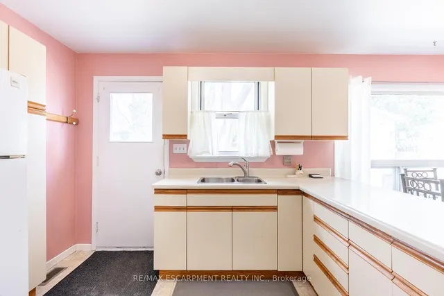 Additional image 15 of 279 Parkside Dr