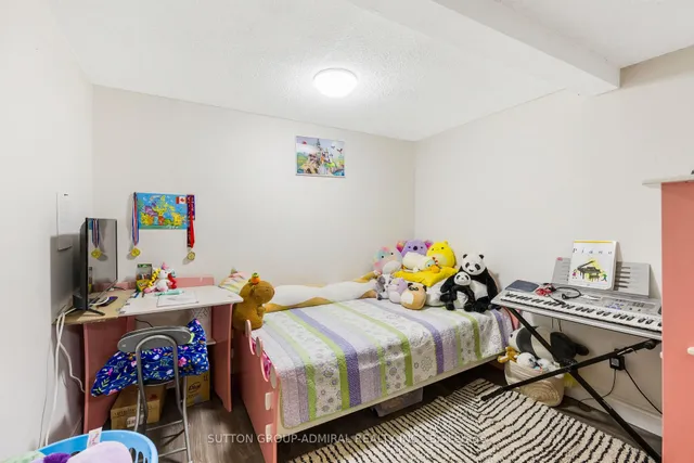 Additional image 23 of 111 Elise Terr