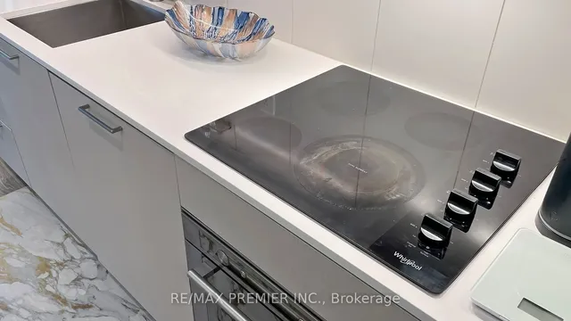 Additional image 16 of 19 Western Battery Rd Unit 3203