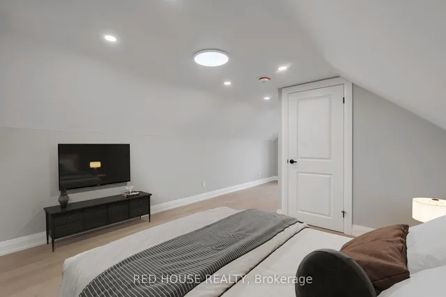 Additional image 32 of 10 Bayside Ave