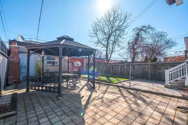 Additional image 28 of 119 Bellwoods Ave