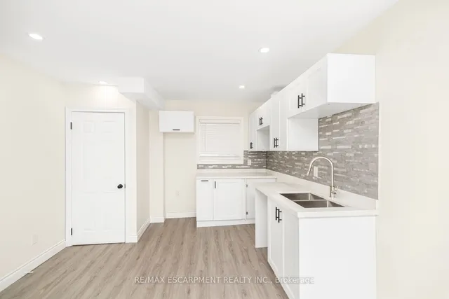 Additional image 29 of 922 Burlington St