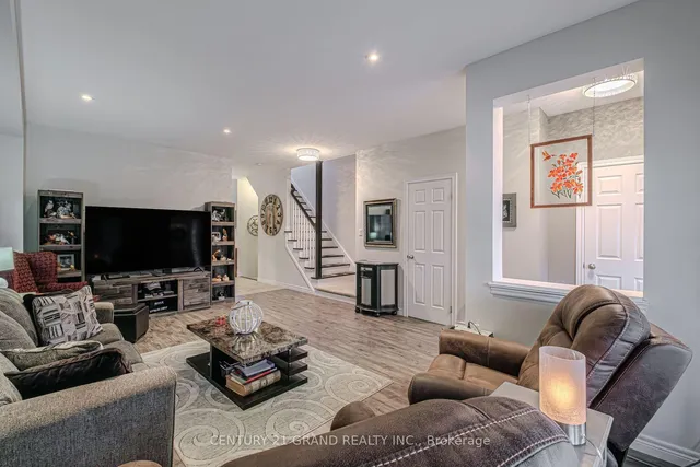 Additional image 9 of 229 Springvalley Cres