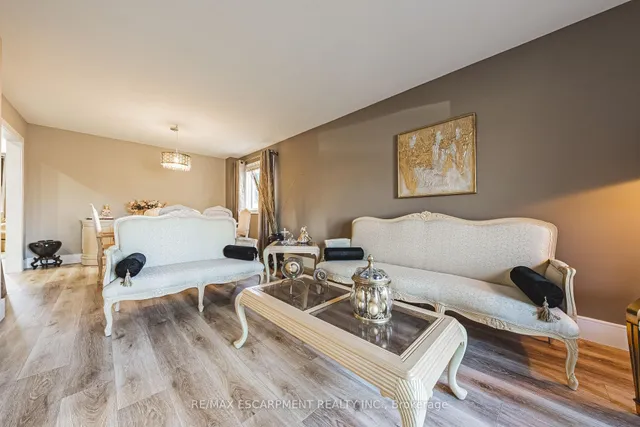 Additional image 19 of 103 Broughton Ave