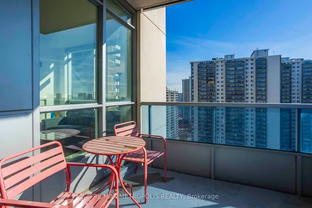 Additional image 17 of 500 Sherbourne St Unit 1704